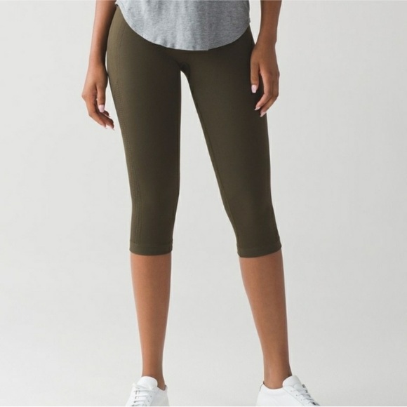 Lululemon Flow & Go Crop SEE MEASUREMENTS - Picture 1 of 12